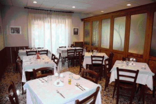 Hotel Molteni Veduggio con Colzano Bagian luar foto