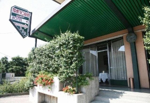 Hotel Molteni Veduggio con Colzano Bagian luar foto